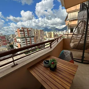 Urban Charm With Balcony Appartamento